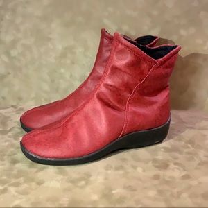 ⚡️SOLD⚡️Women's ARCOPEDICO Vegan Leather Red Boots